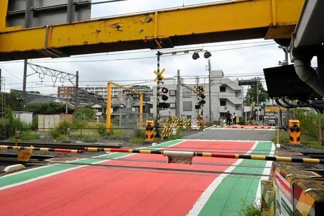 横浜の全長45メートル踏切で死亡事故、市長は廃止を検討、住民は存続を希望